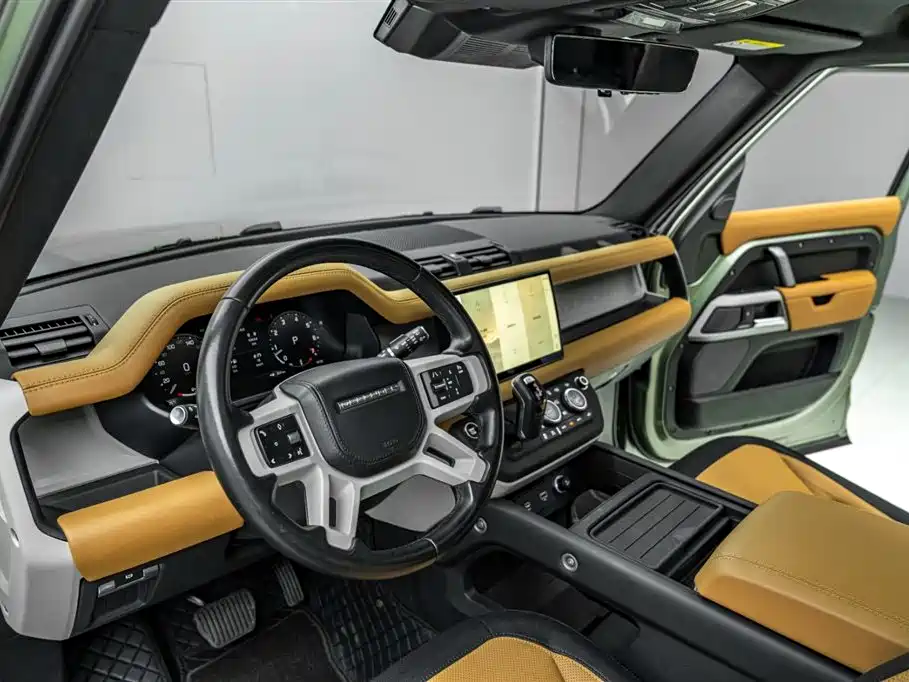 Land Rover Defender 2023 — фото 16