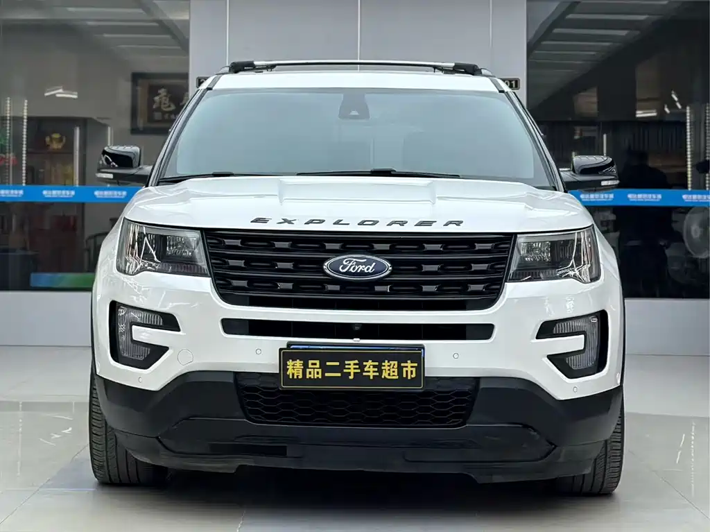 Ford Explorer 2017 — фото 1