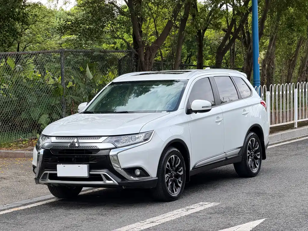 Mitsubishi Outlander 2020