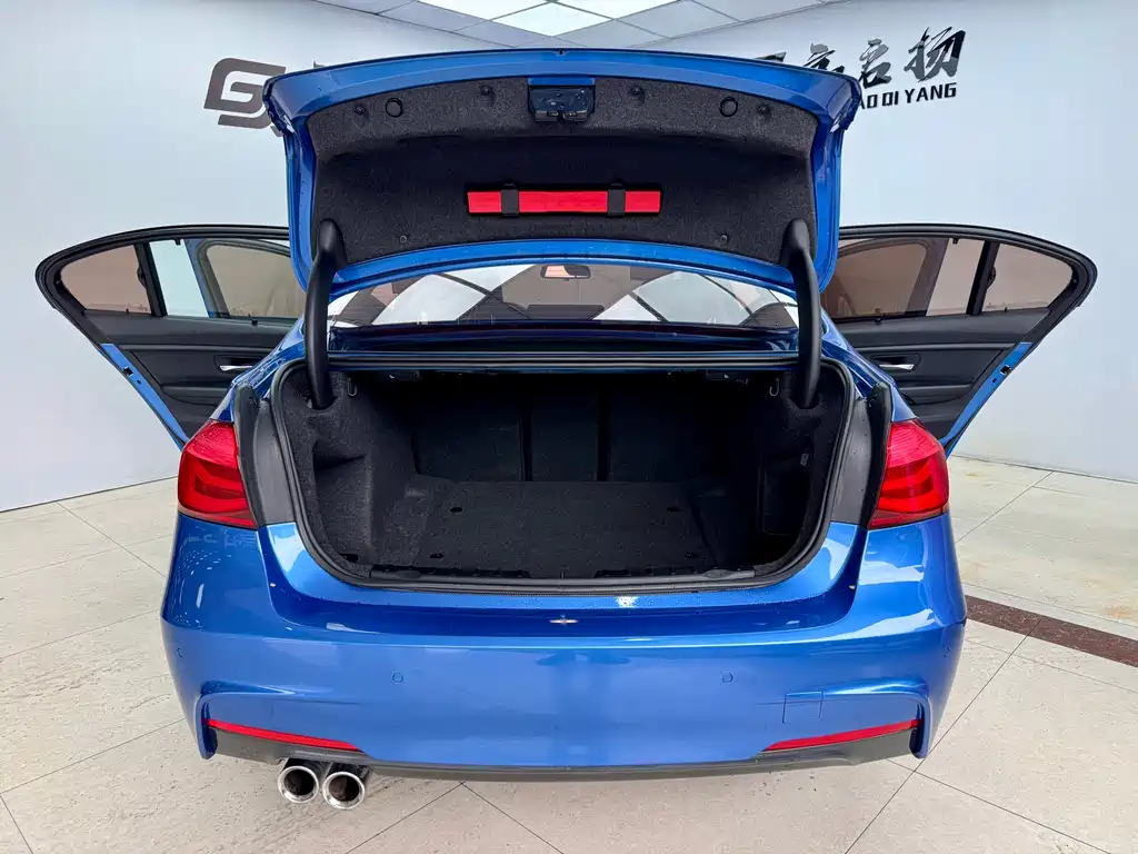 BMW 3 Series 2018 — фото 21