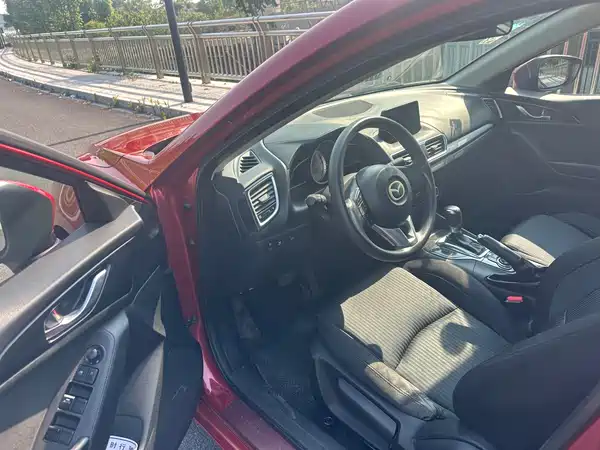 Mazda 3 Axela 2016