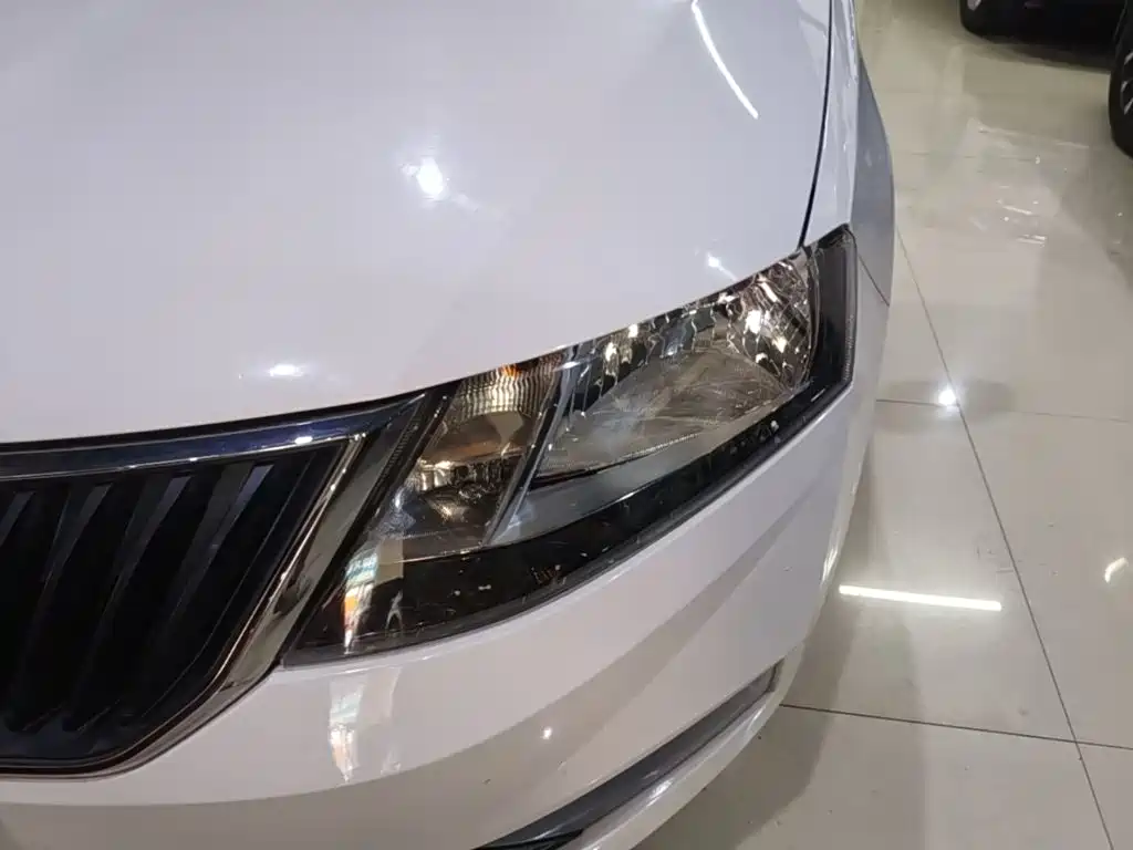 Skoda Rapid Spaceback 2018 — фото 24