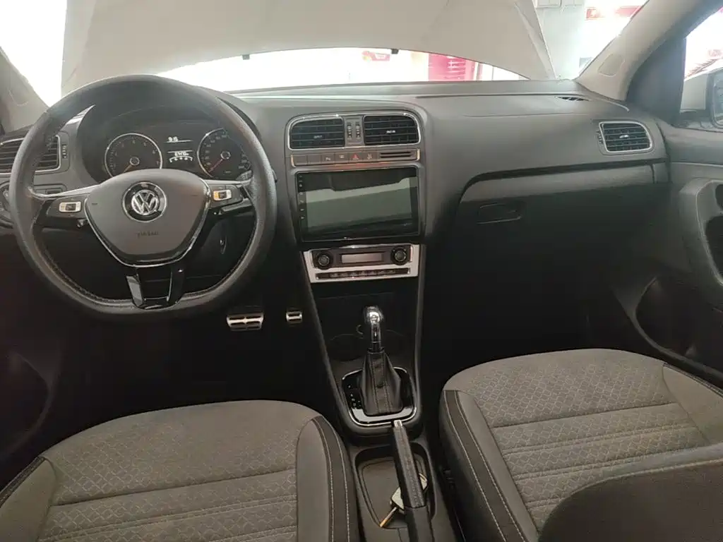 Volkswagen Polo 2015 — фото 10