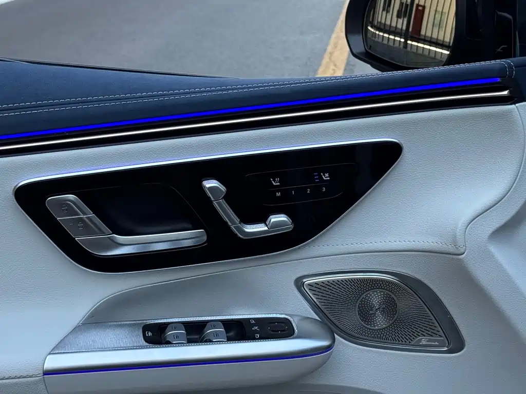 Mercedes-Benz EQE AMG 2023 — фото 19