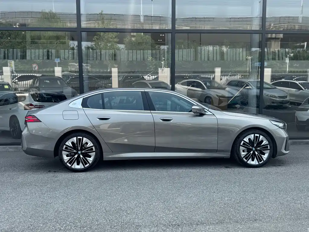 BMW 5 Series 2024