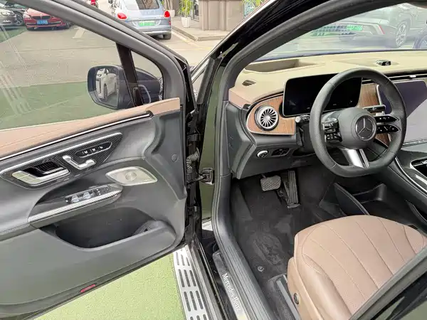 Mercedes-Benz EQE SUV 2023