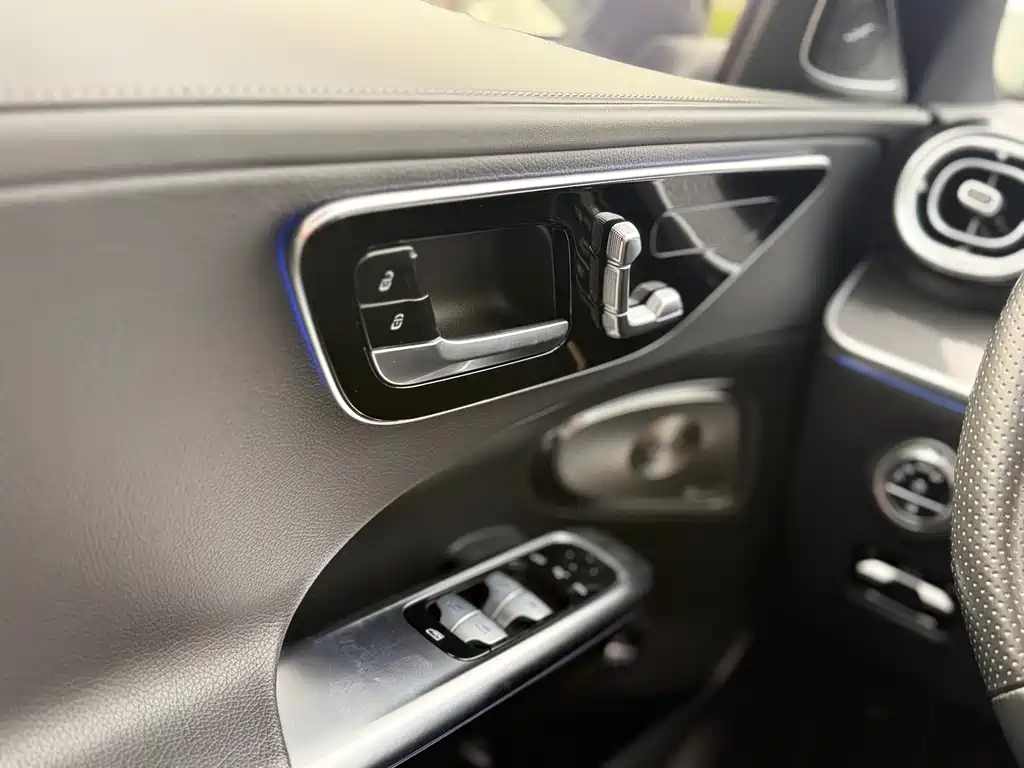 Mercedes-Benz C-Class 2023 — фото 14
