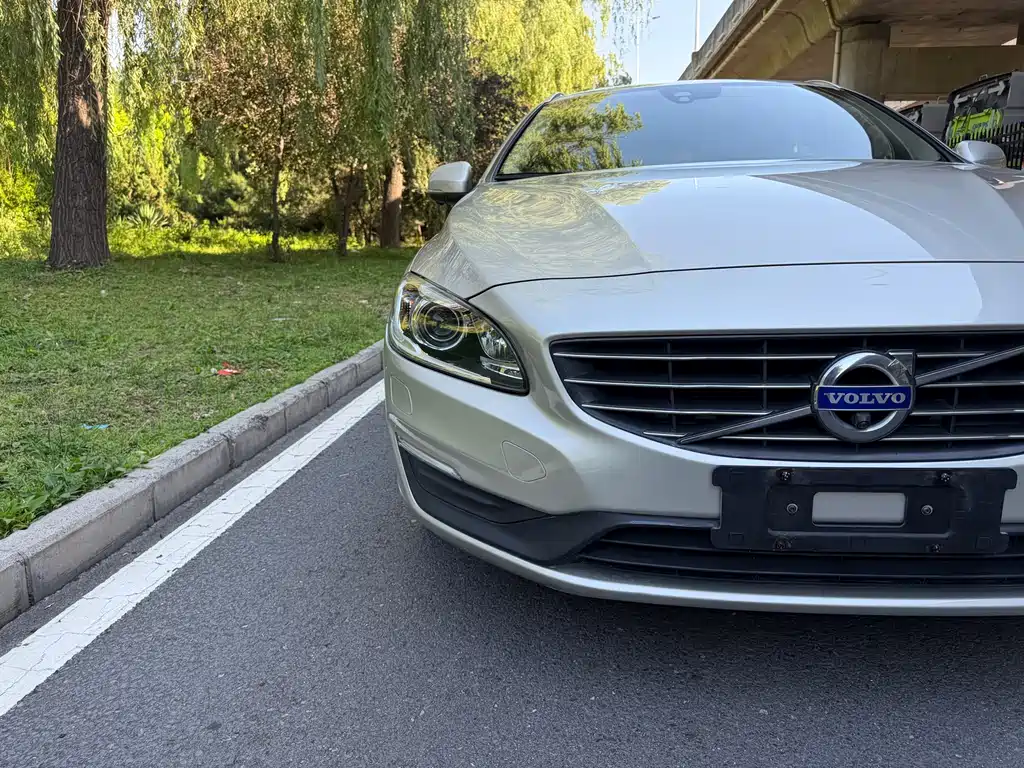 Volvo V60 2017 — фото 13
