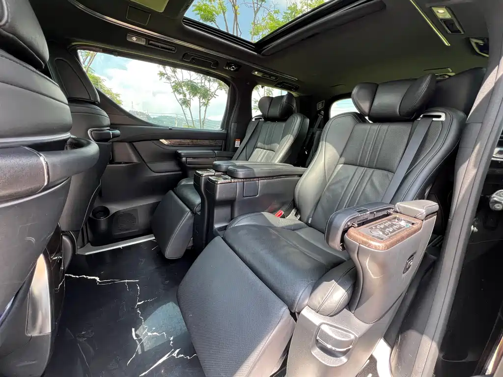 Toyota Alphard 2020 — фото 6