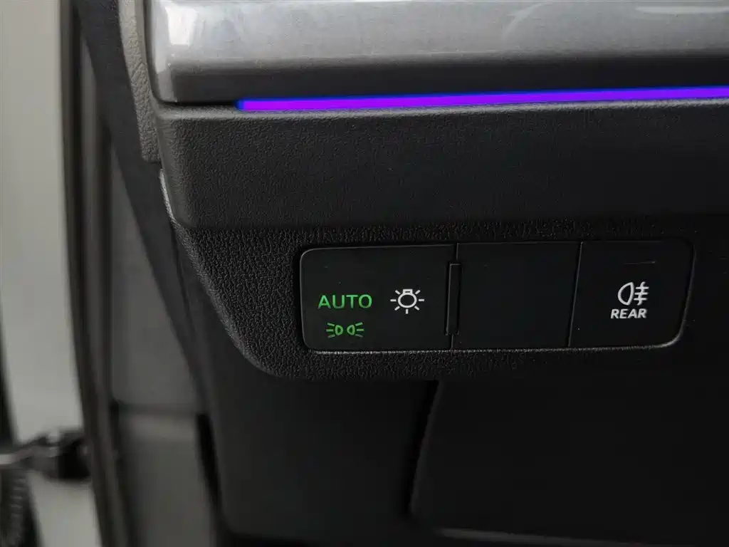 Audi Q4 e-tron 2023 — фото 21