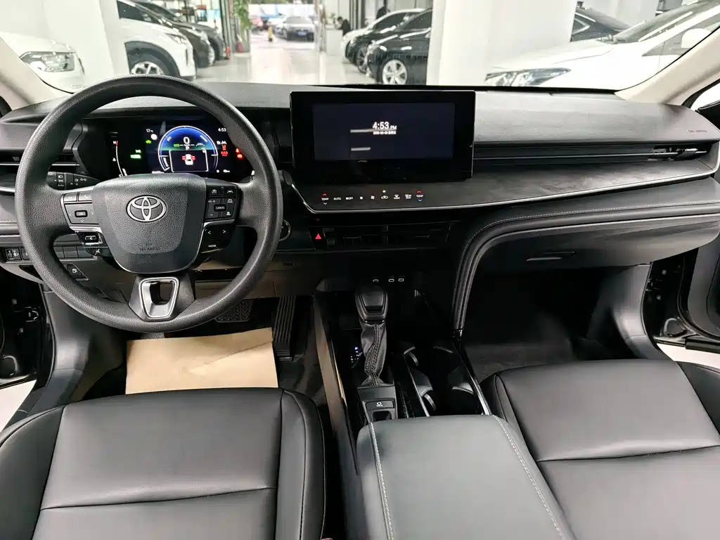 Toyota Camry 2024 — фото 7