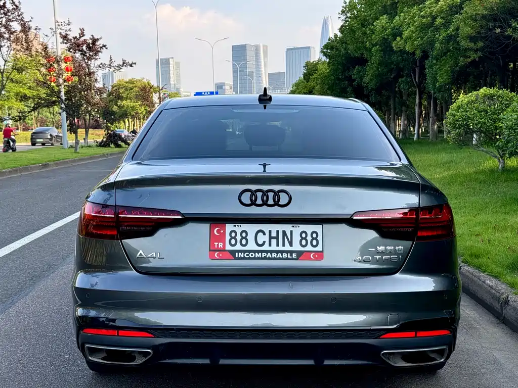 Audi A4L 2023 — фото 11