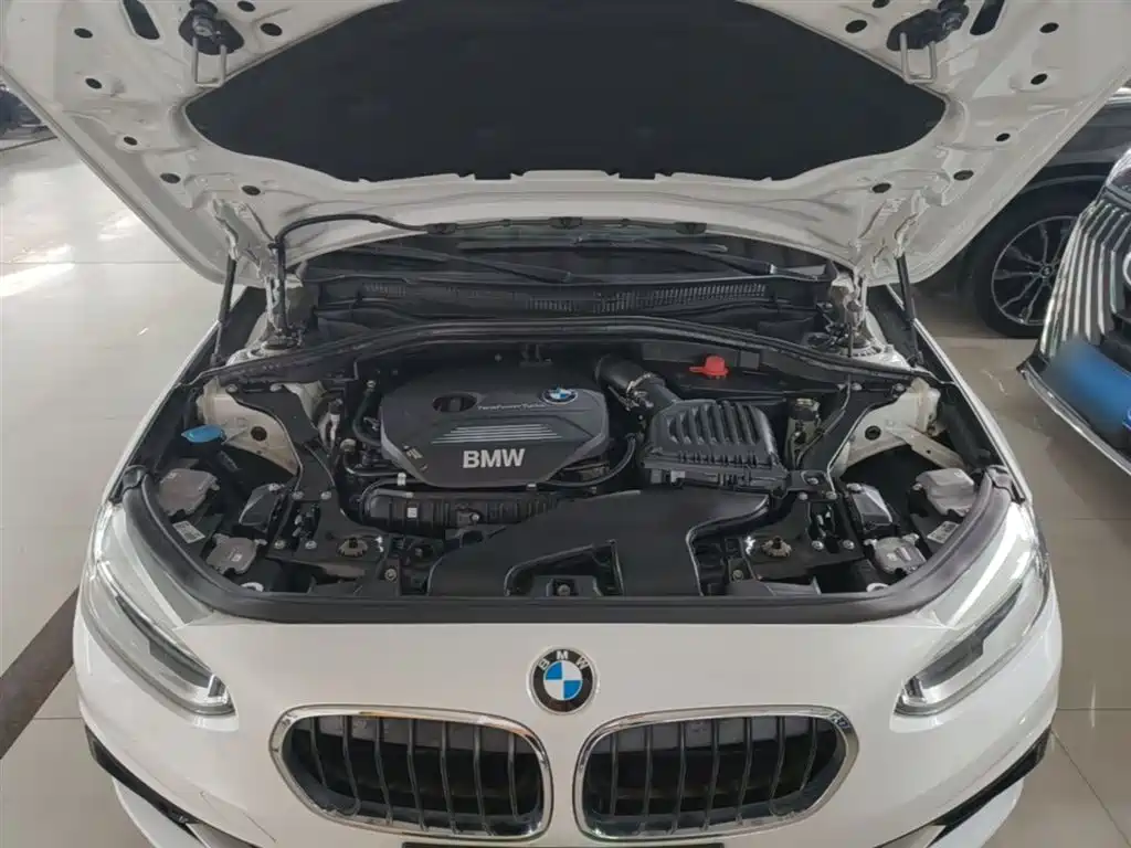 BMW 1 Series 2018 — фото 20