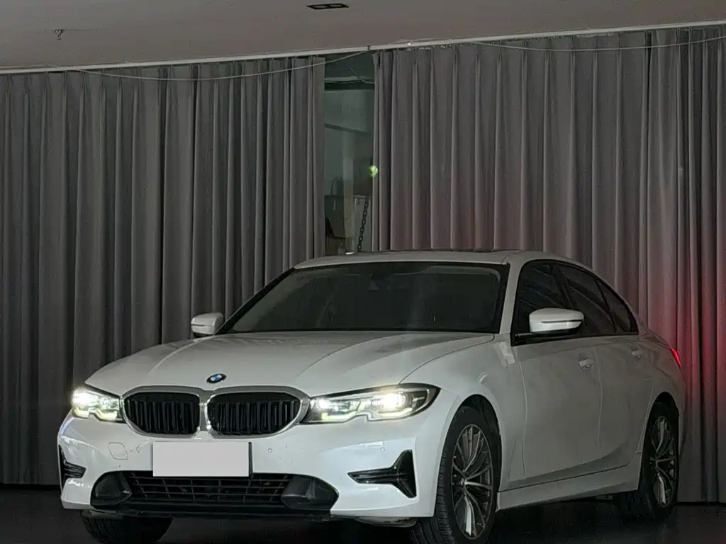 BMW 3 Series 2021 — фото 1