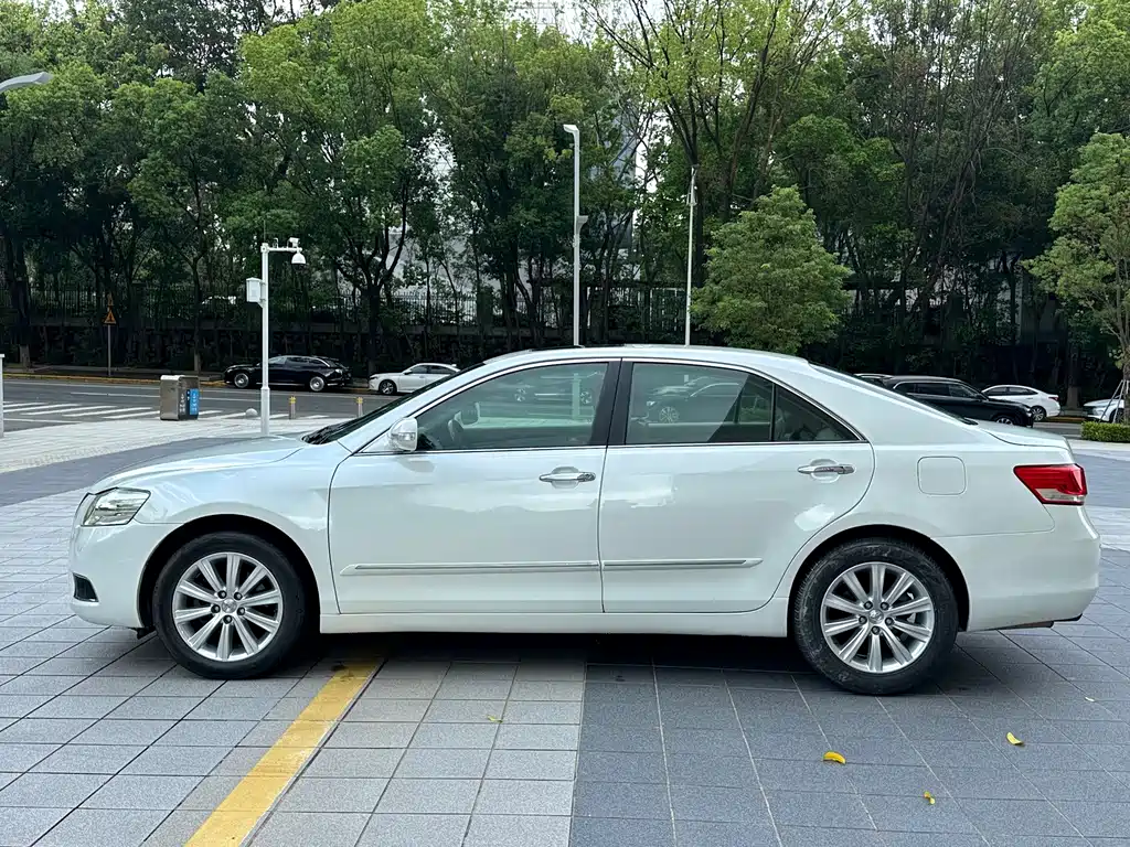 Toyota Camry 2011 — фото 6
