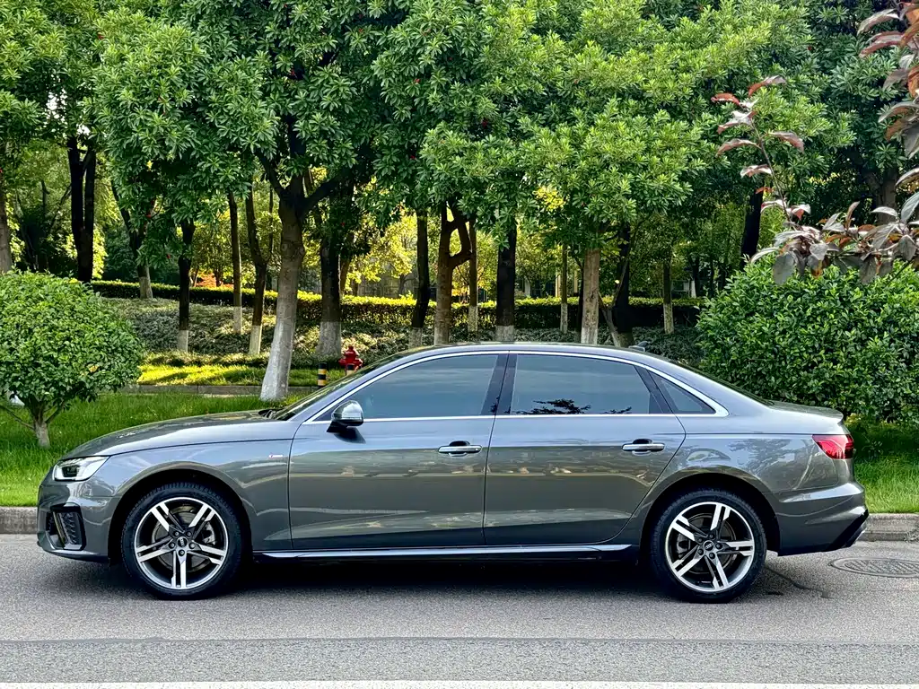 Audi A4L 2023 — фото 3
