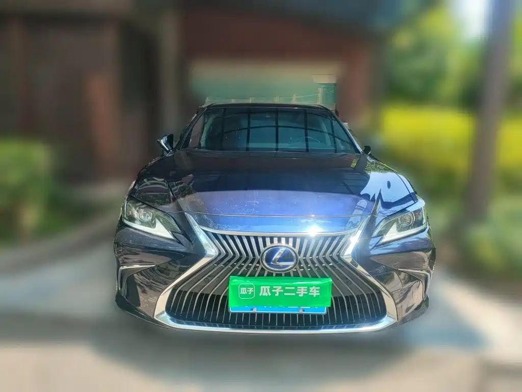 Lexus ES 2020 — фото 24