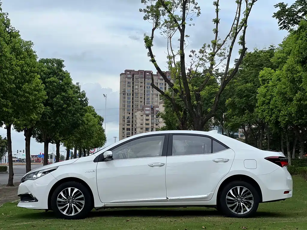 Toyota Corolla 2018 — фото 20
