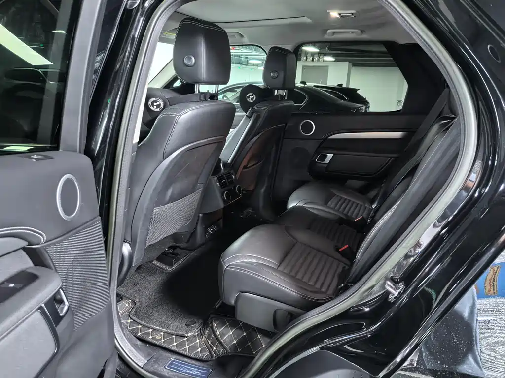 Land Rover Discovery 2023 — фото 13