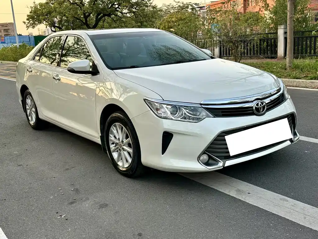 Toyota Camry 2015 — фото 3