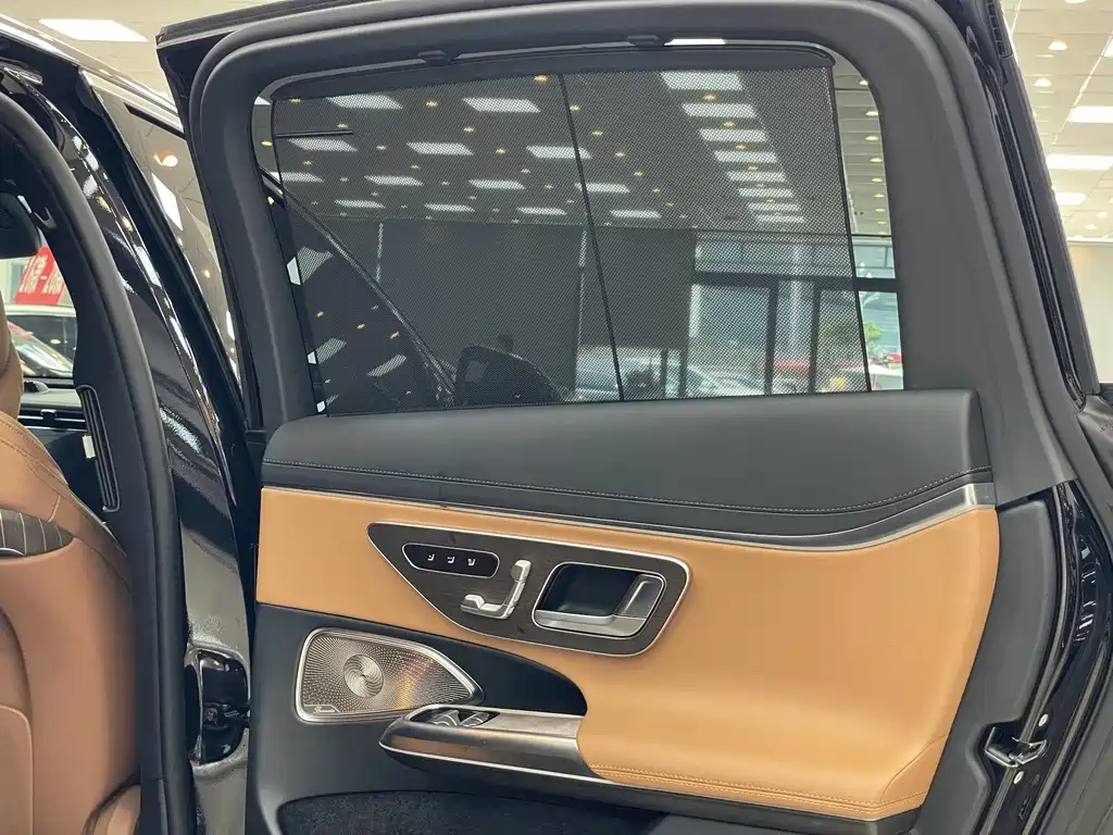 Mercedes-Benz E-Class 2025 — фото 12