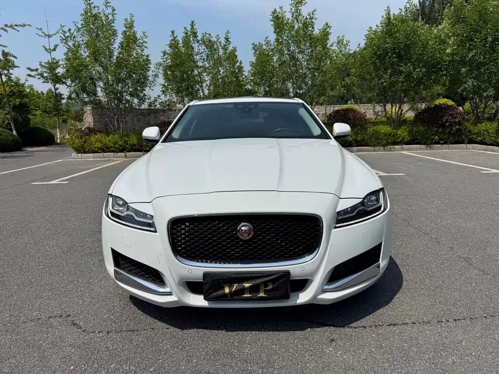 Jaguar XFL 2018 — фото 1