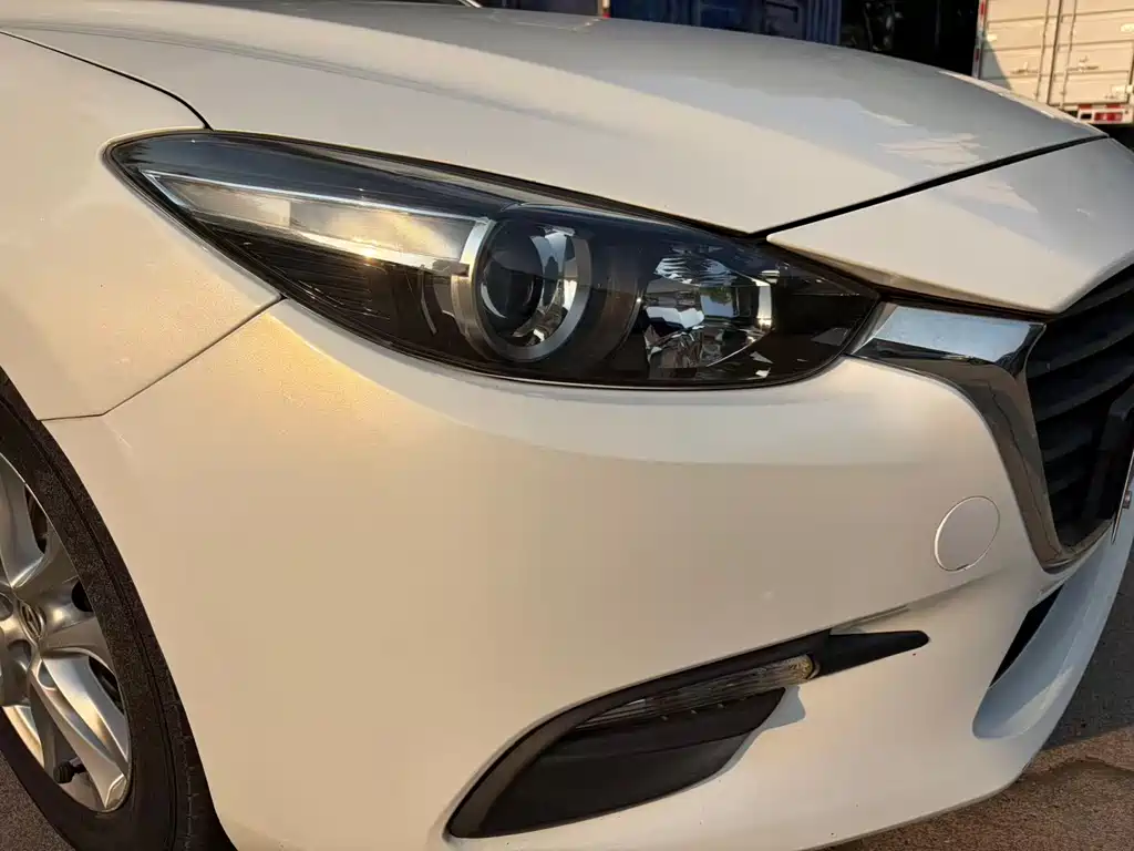 Mazda 3 Axela 2017 — фото 12