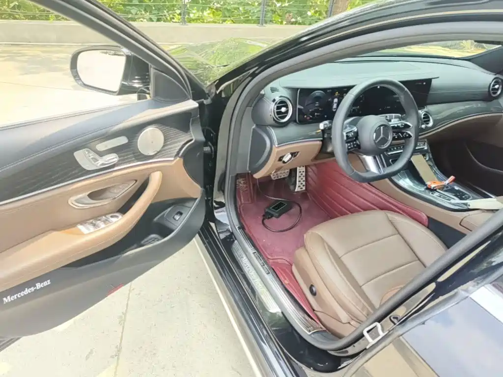 Mercedes-Benz E-Class 2023 — фото 16