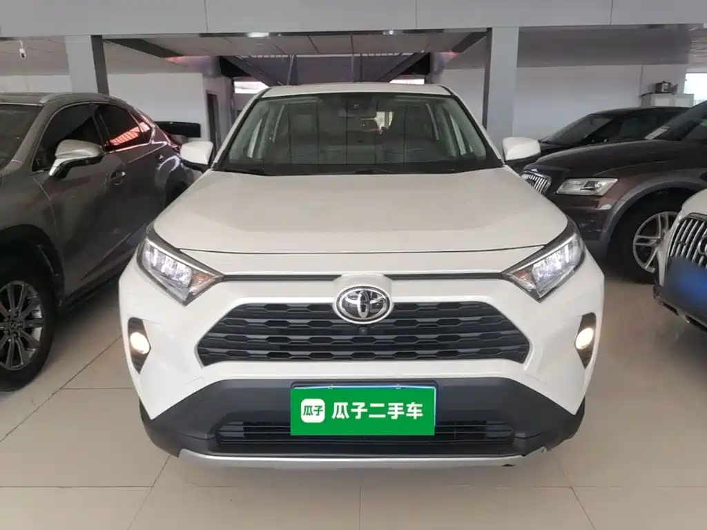 Toyota RAV4 2020 — фото 3