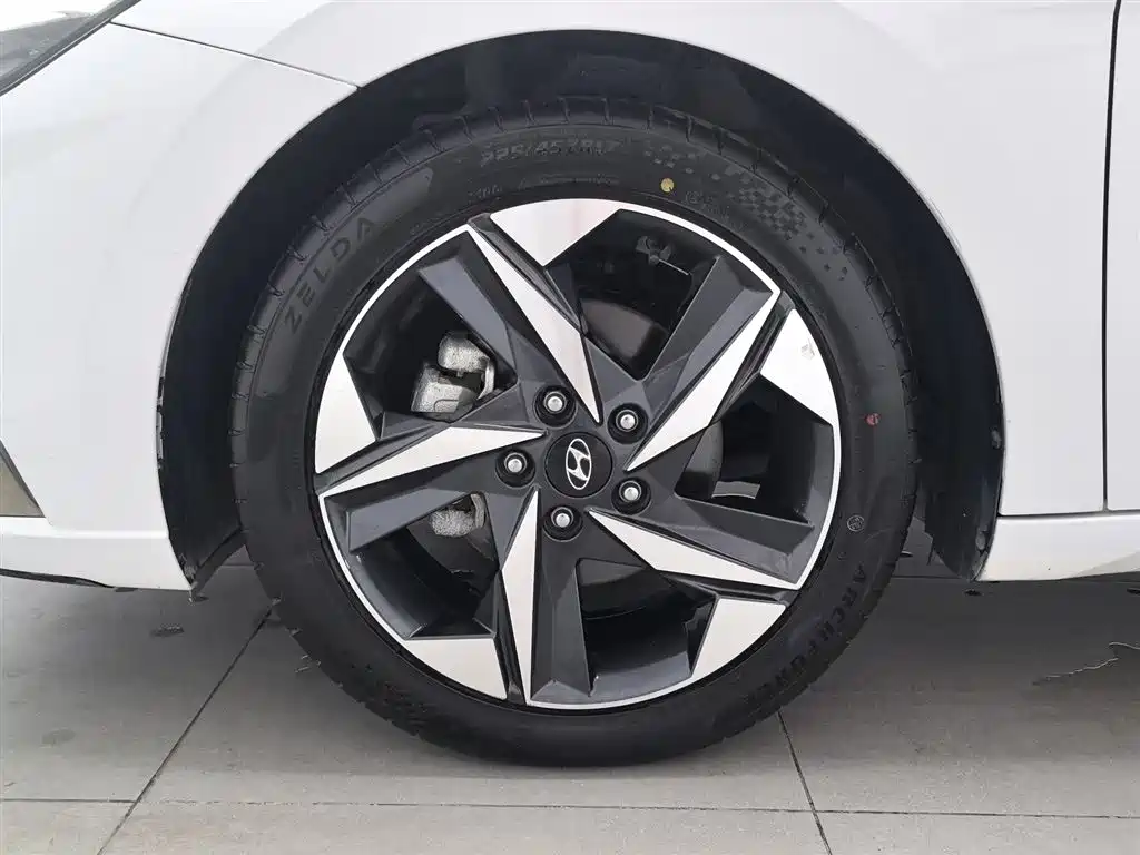 Hyundai Elantra 2022 — фото 17