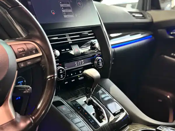 Lexus LM 2022
