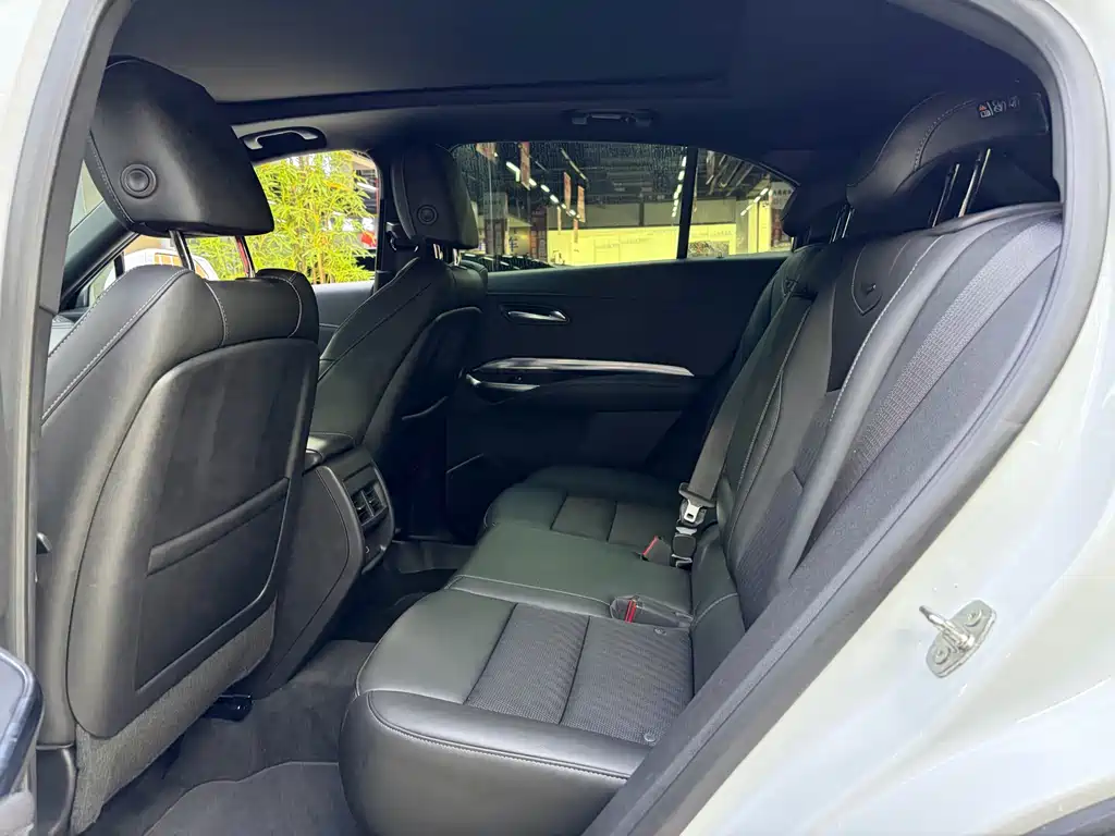Cadillac XT4 2022 — фото 12