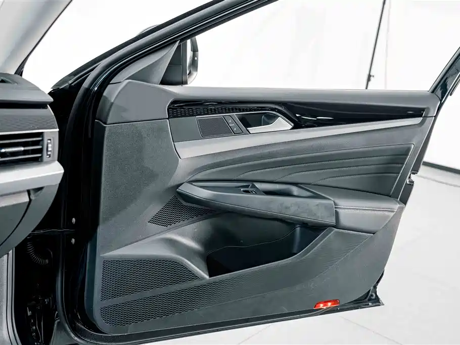 Volkswagen Passat 2023 — фото 13