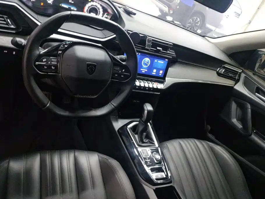 Peugeot 408 2023 — фото 12