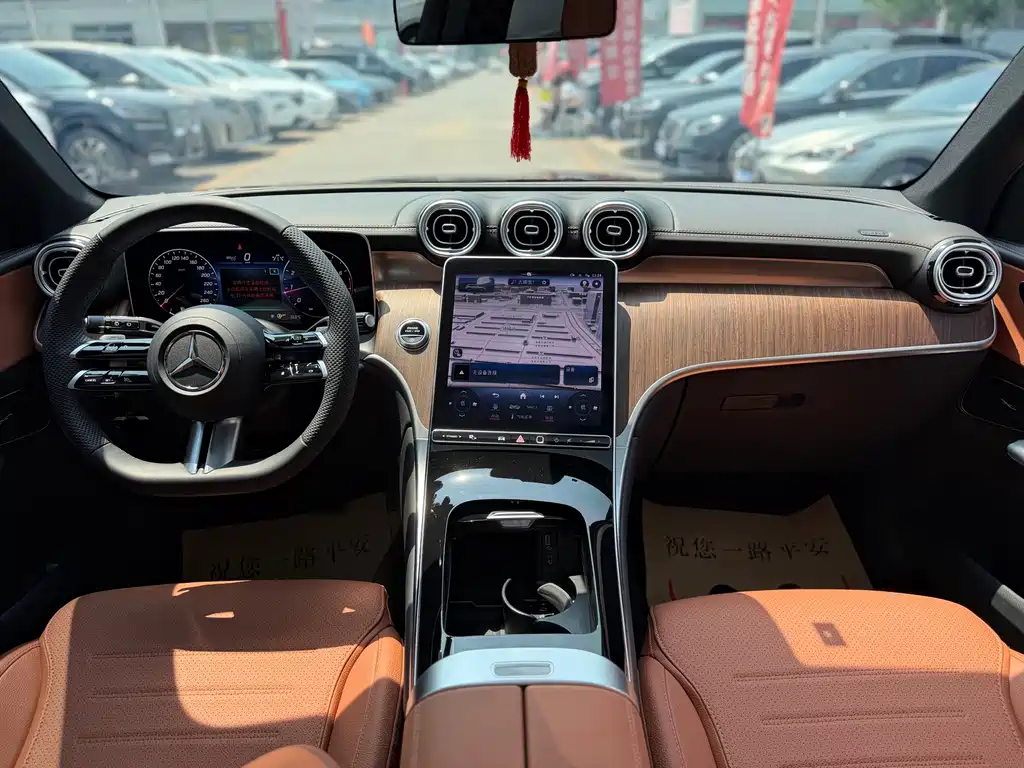 Mercedes-Benz GLC 2023