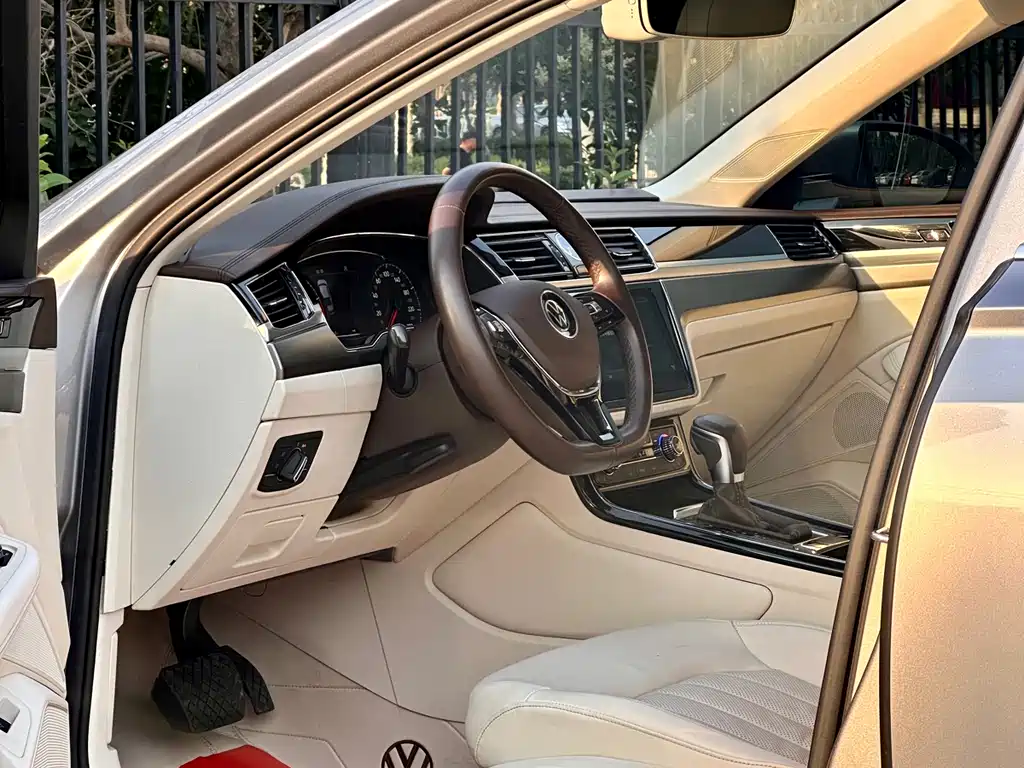 Volkswagen Phideon 2023 — фото 4