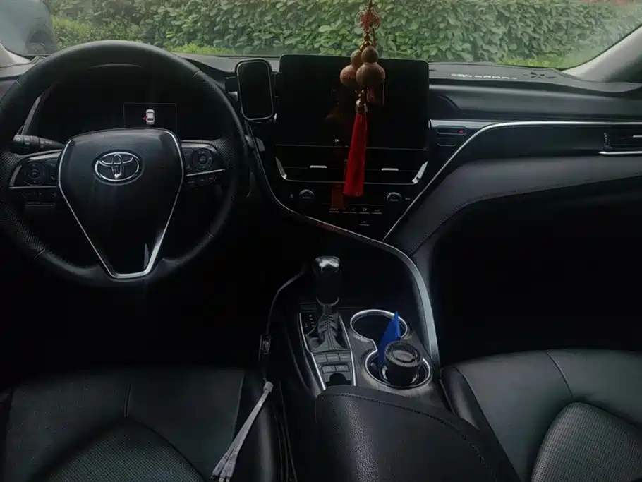 Toyota Camry 2022 — фото 12