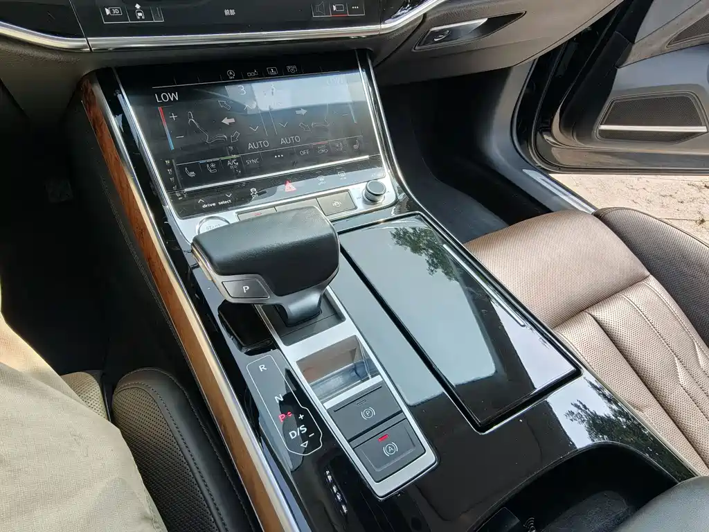 Audi A8 2019 — фото 18
