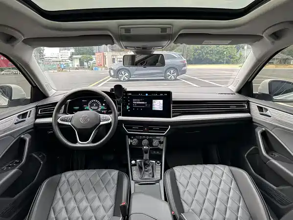Volkswagen Sagitar 2024