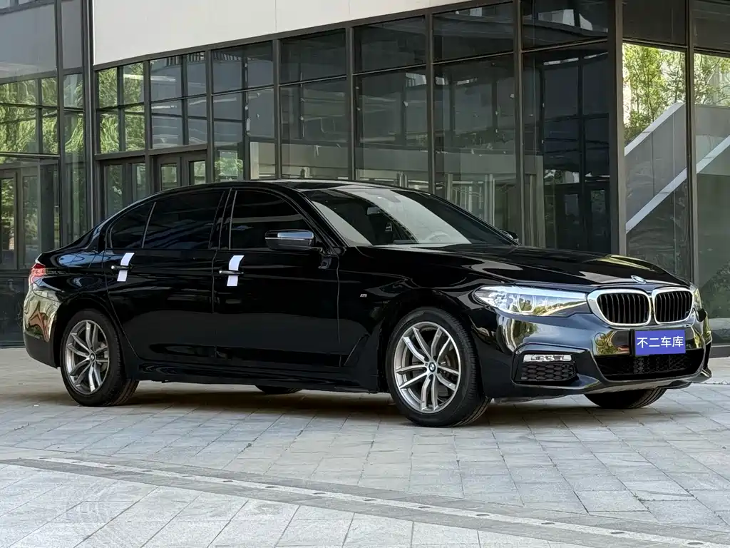 BMW 5 Series 2018 — фото 3