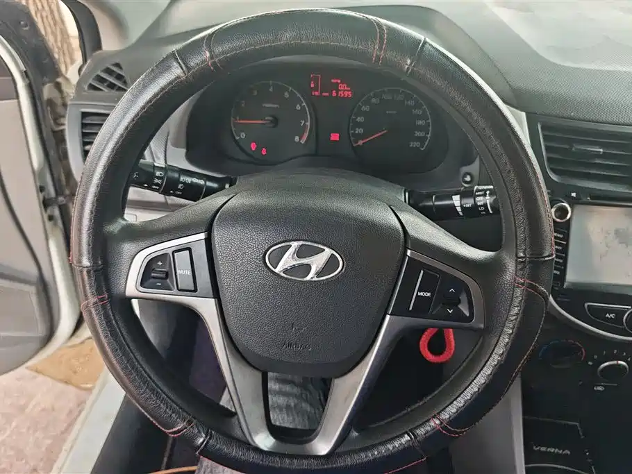 Hyundai Verna 2014 — фото 15