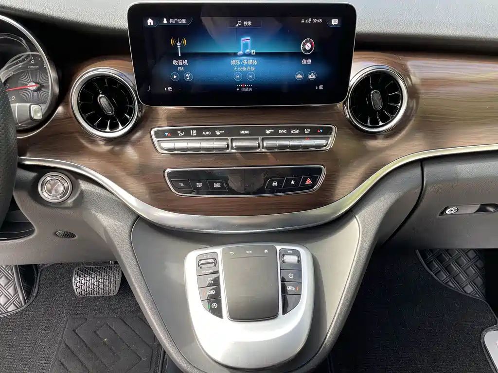 Mercedes-Benz V-Class 2023 — фото 11