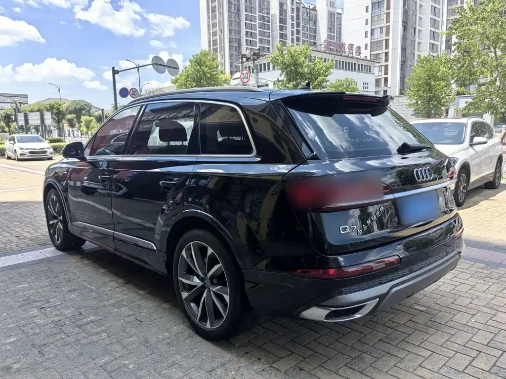 Audi Q7 2020 — фото 24