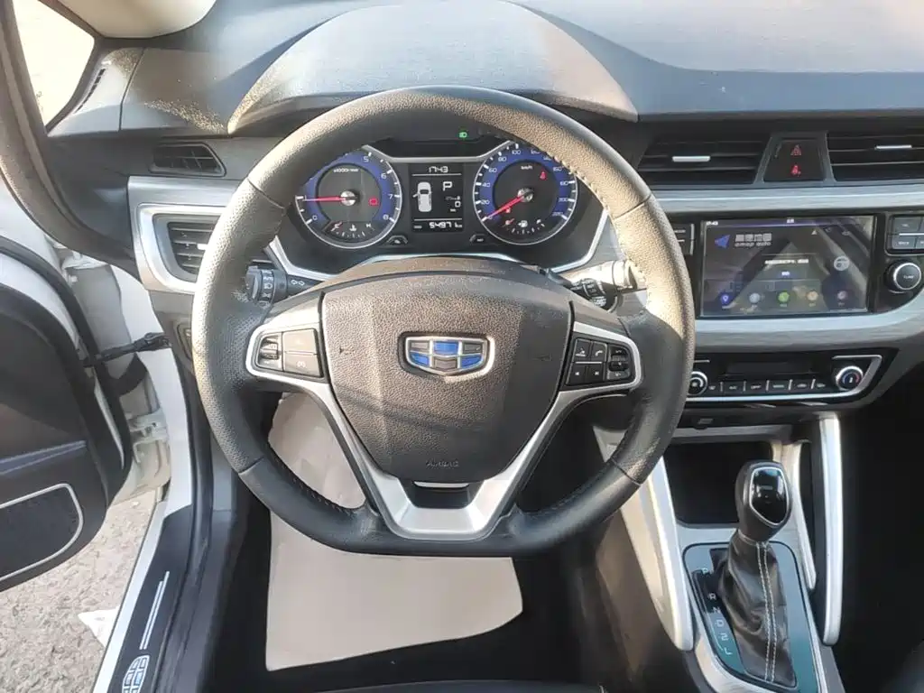 Geely Vision X3 2018 — фото 11