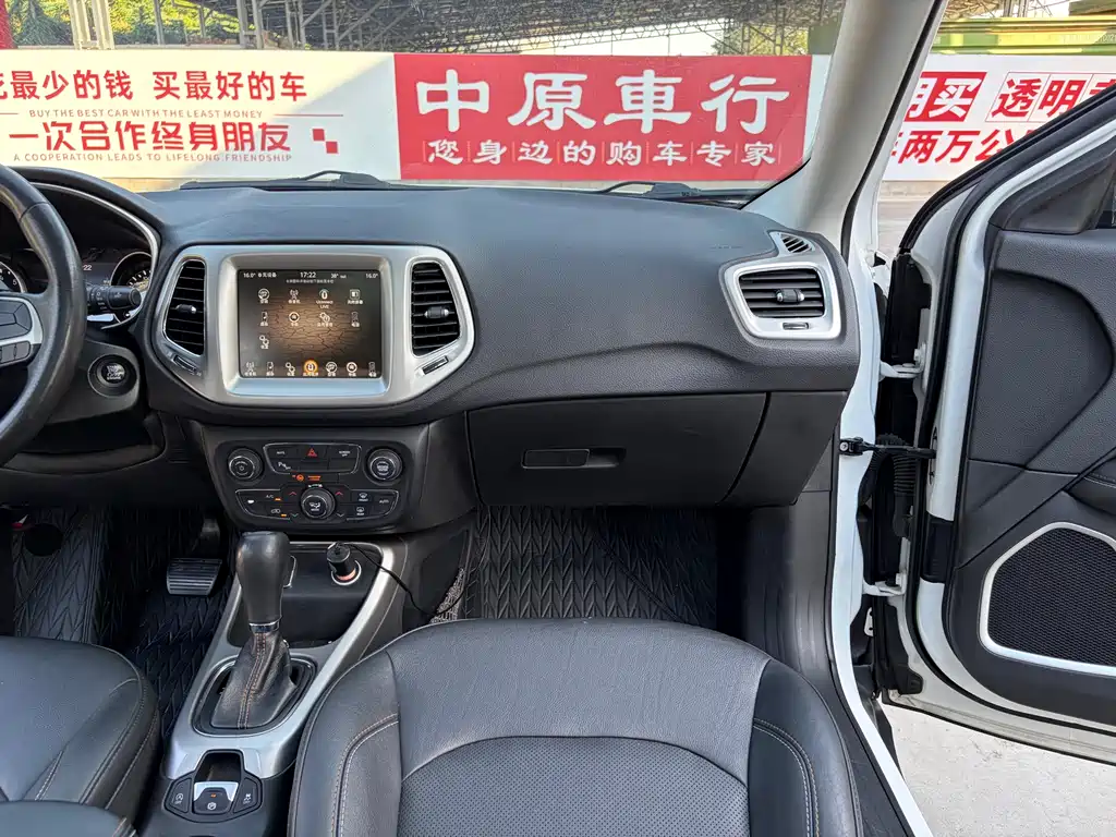 Jeep Compass 2017 — фото 11