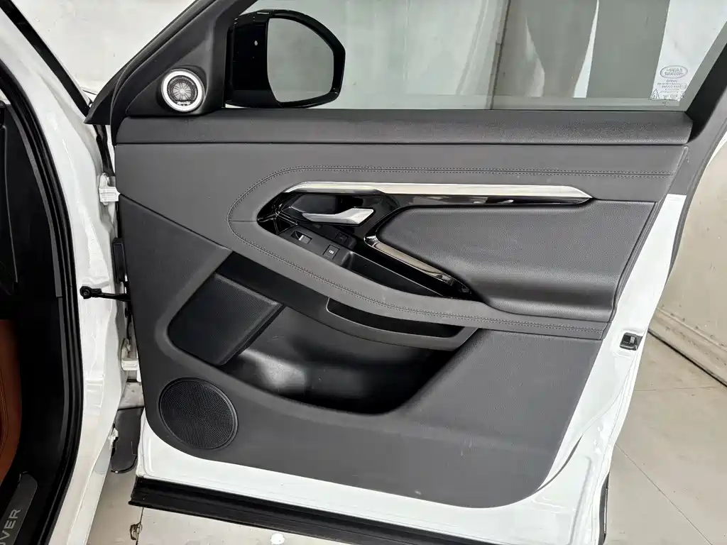 Land Rover Range Rover Evoque 2023 — фото 24