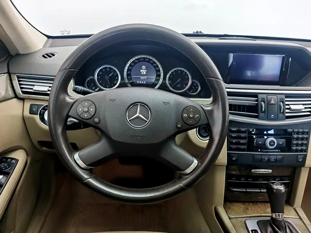 Mercedes-Benz E-Class 2010 — фото 11