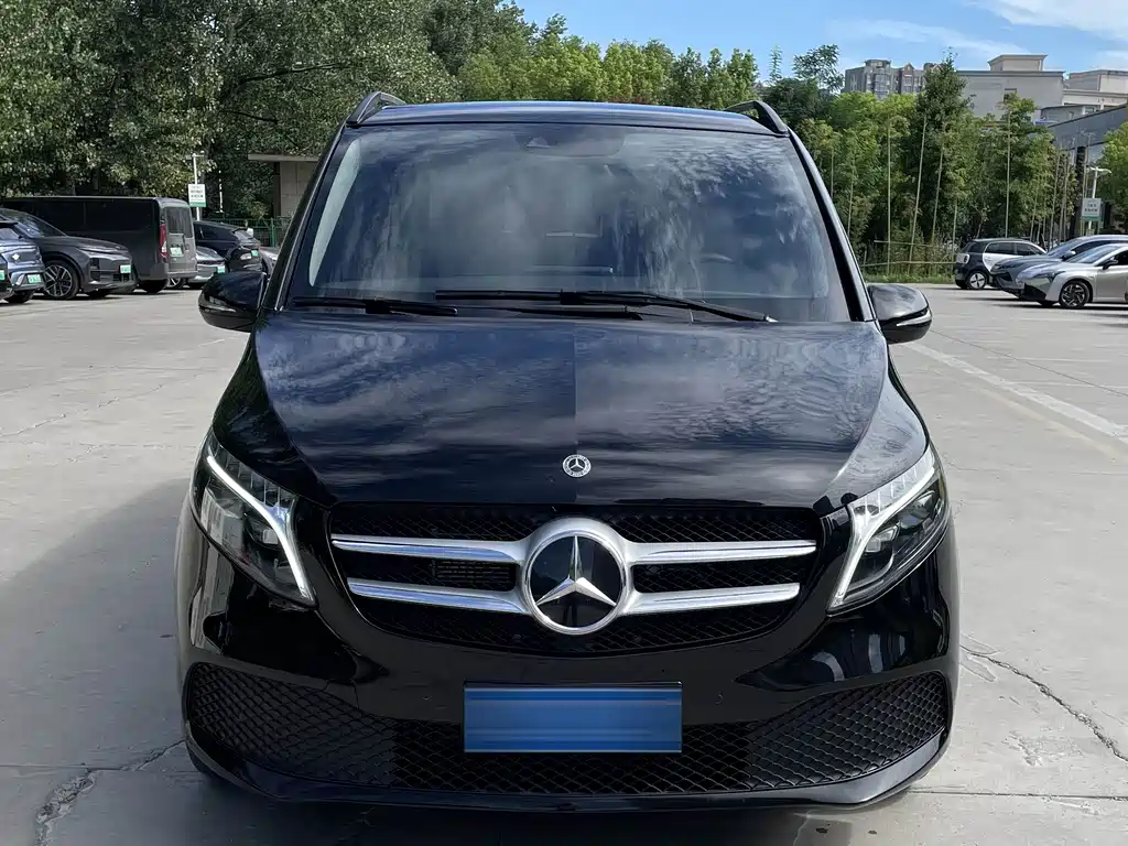 Mercedes-Benz V-Class 2023 — фото 2