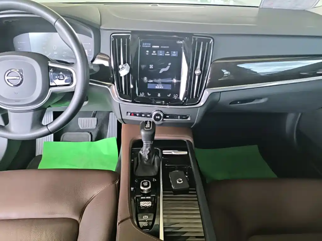 Volvo S90 2017 — фото 13