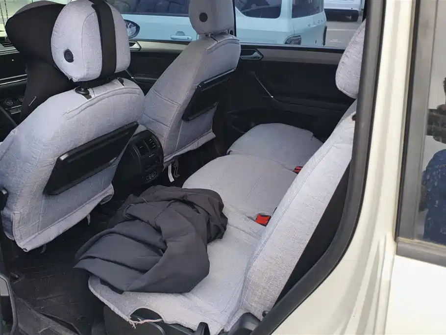 Volkswagen Touran 2018 — фото 11